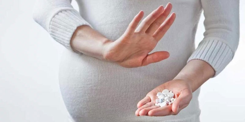 Беременная женщина отказывается от приема лекарств