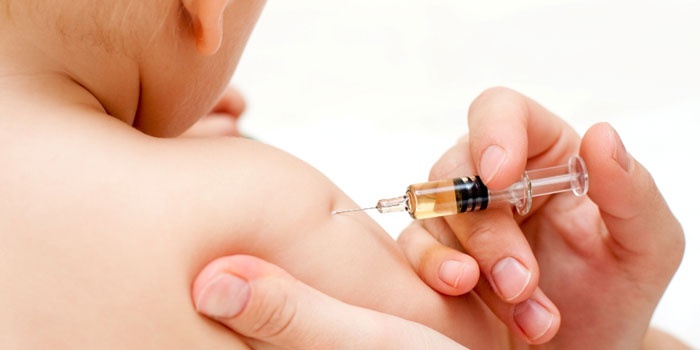 Прививка ребенку в ручку