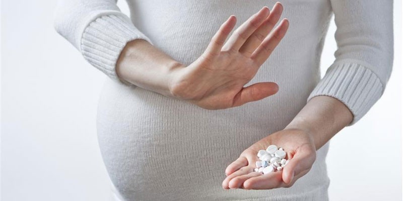 Беременная женщина отказывается от лекарственных препаратов
