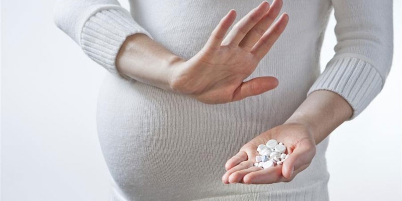 Беременная женщина отказывается от лекарств