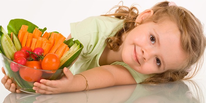 Девочка и овощи