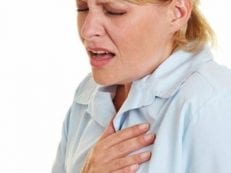 Боль в грудине посередине — какие заболевания характеризует симптом