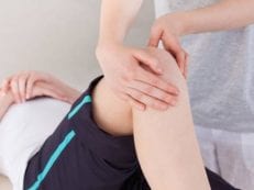 Хрустят суставы по всему телу у ребенка и взрослого: причины и лечение