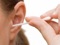 Кровь из уха – причины и возможные симптомы, методы лечения, осложнения