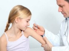 Осложнения после прививки — виды поствакциональных реакций, медикаментозная терапия и физиопроцедуры
