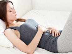 Признаки кисты яичника у женщин — первые симптомы и проявления кистозных образований