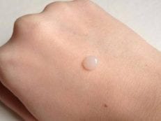 Пузырьки на коже — почему появляются, симптомы, терапия медикаментами и народными средствами