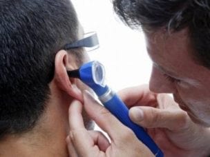 Симптомы отита среднего уха у детей и взрослых