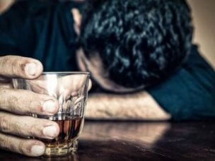 Вторая стадия алкоголизма у мужчин и женщин - симптомы и лечение