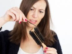 Выпадают волосы — что делать и как остановить лечением народными средствами, масками и витаминами
