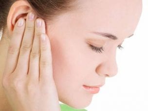 Жидкость в ухе - причины возникновения, симптомы, диагностика, методы лечения и осложнения