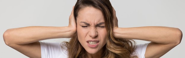 Шум в ушах: причины появления, его стадии и как лечить?